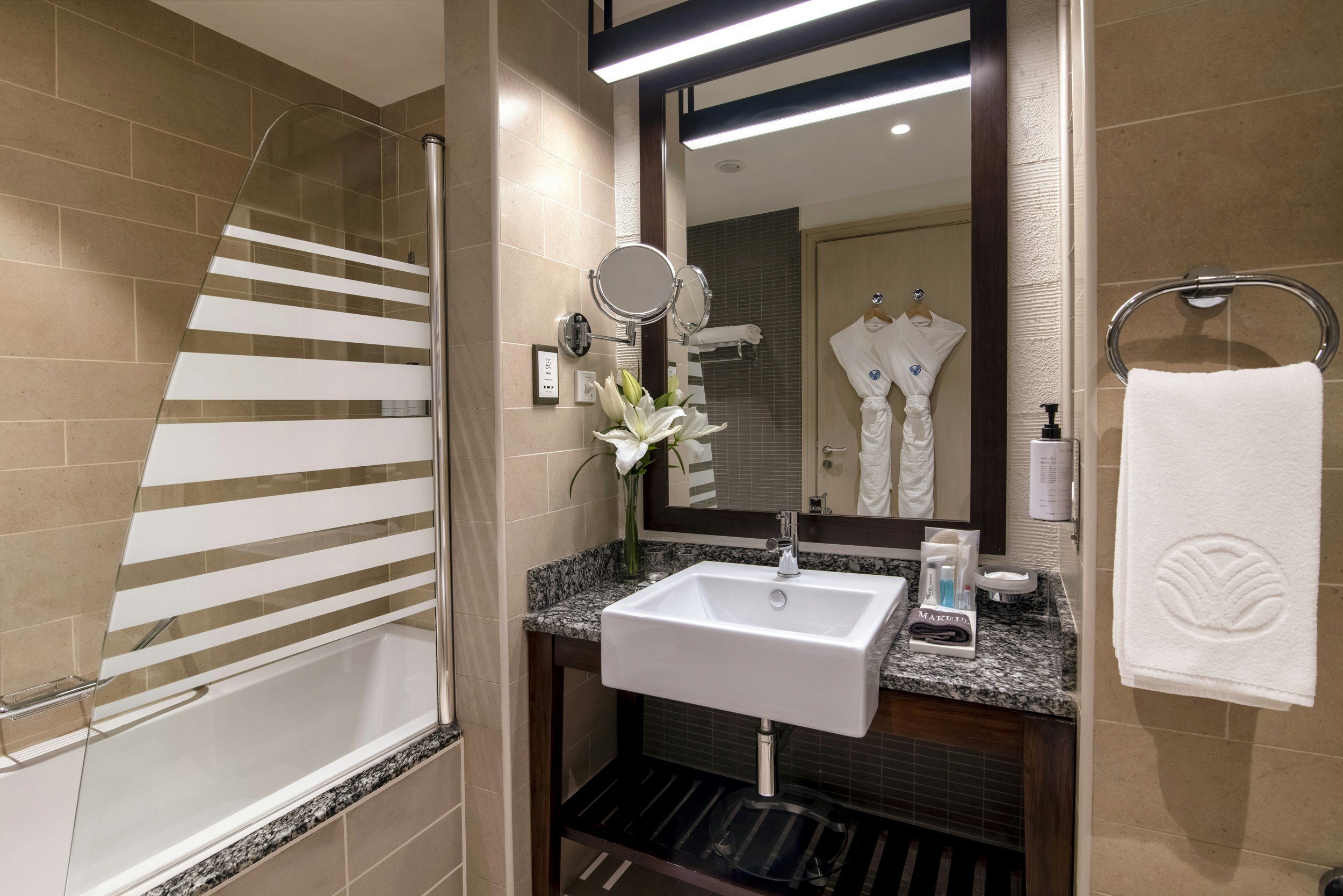 Amwaj Rotana Jumeirah Beach 50/50