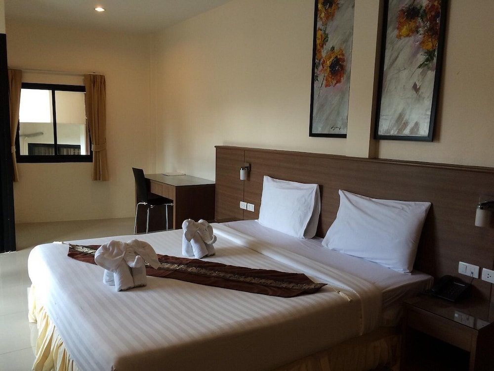 The Wave Hotel Patong 29/73