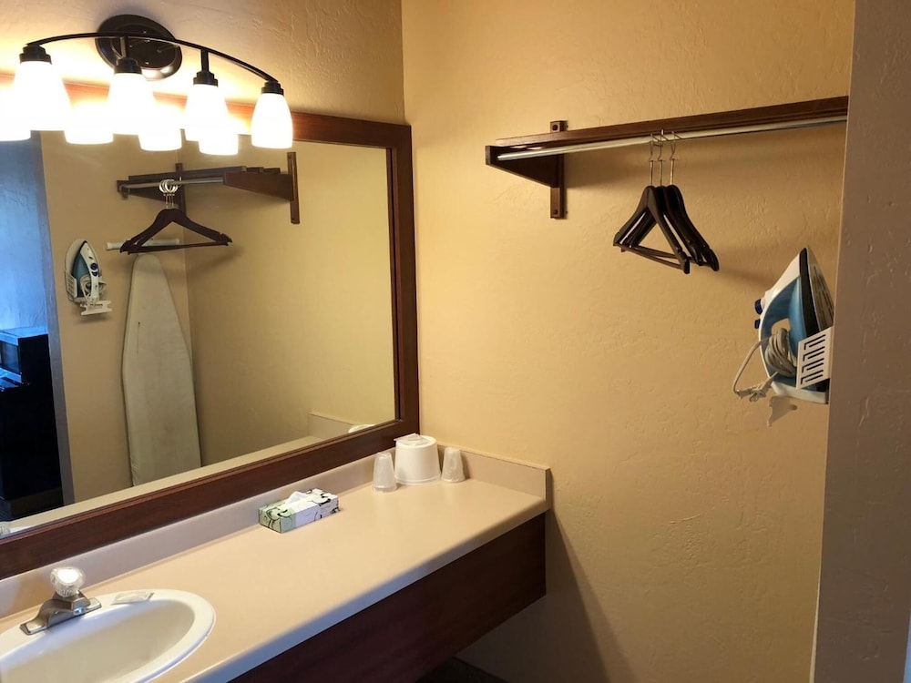 Claridge Inn 47/57