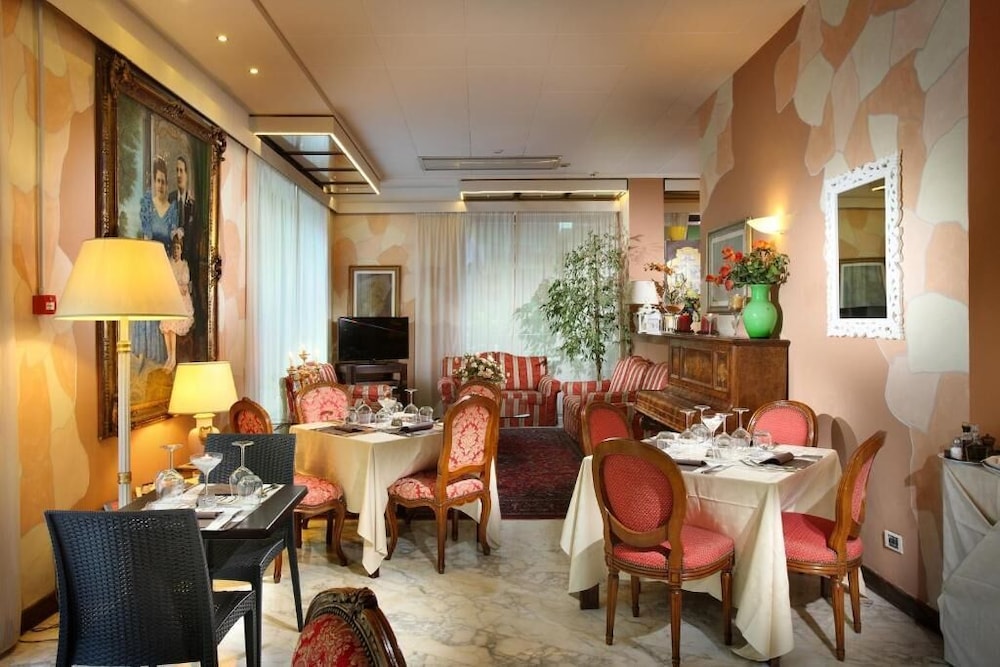 Ambrosiano Hotel 26/31