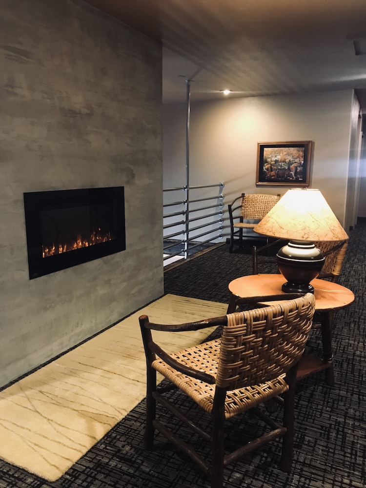 Days Inn and Suites by Wyndham Downtown Missoula-University 36/66