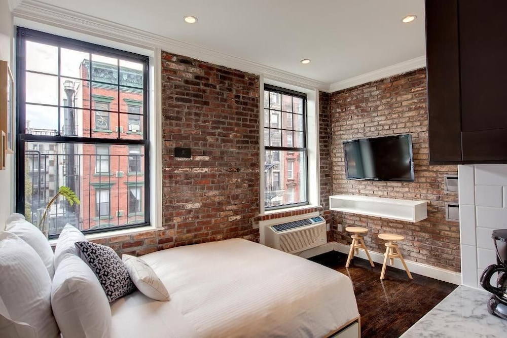 East Village Hotel 12/50
