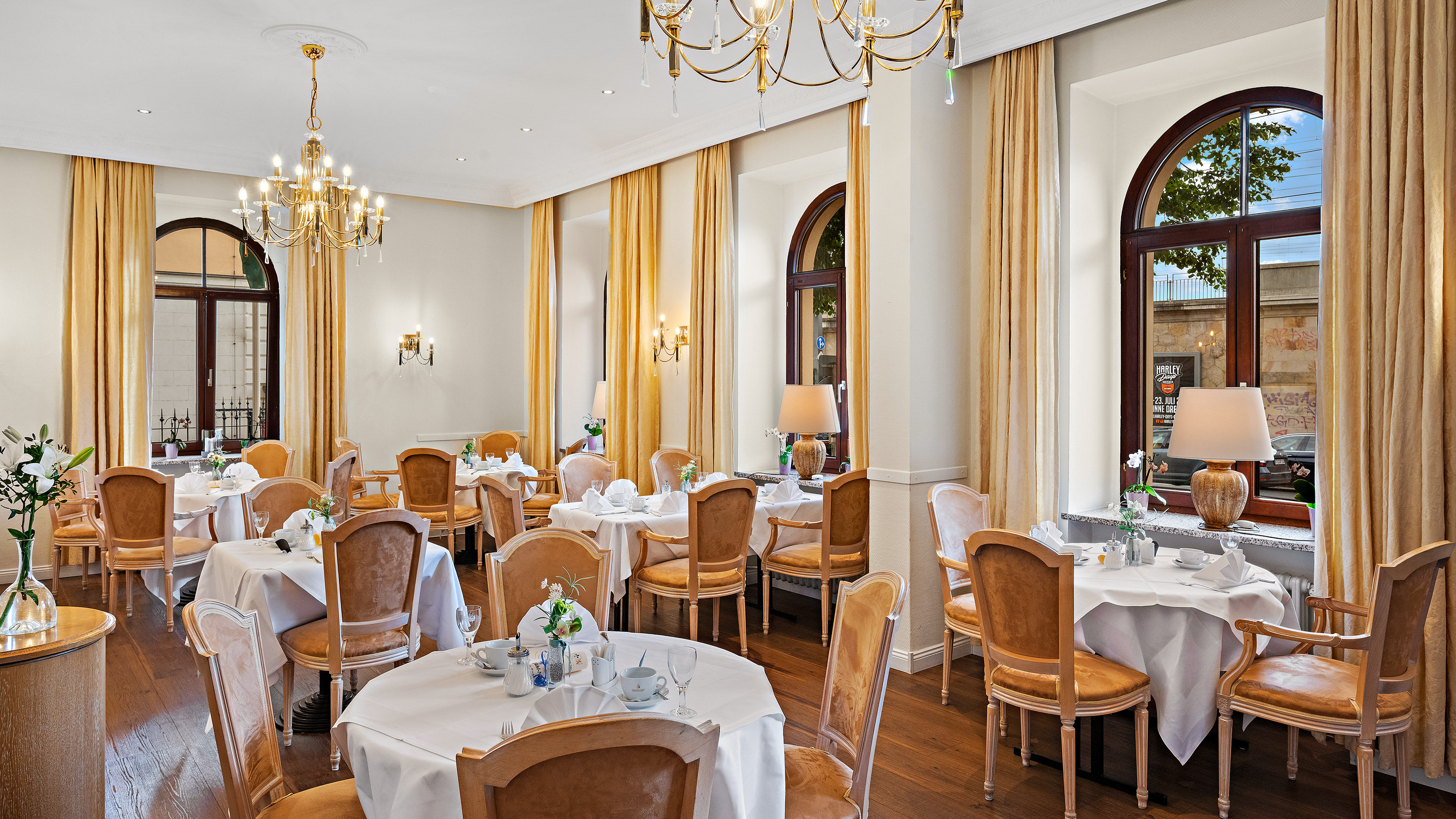 Bayerischer Hof Dresden 70/76