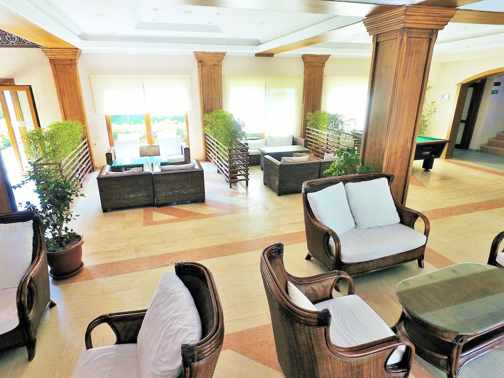 Tiana Beach Resort 67/94