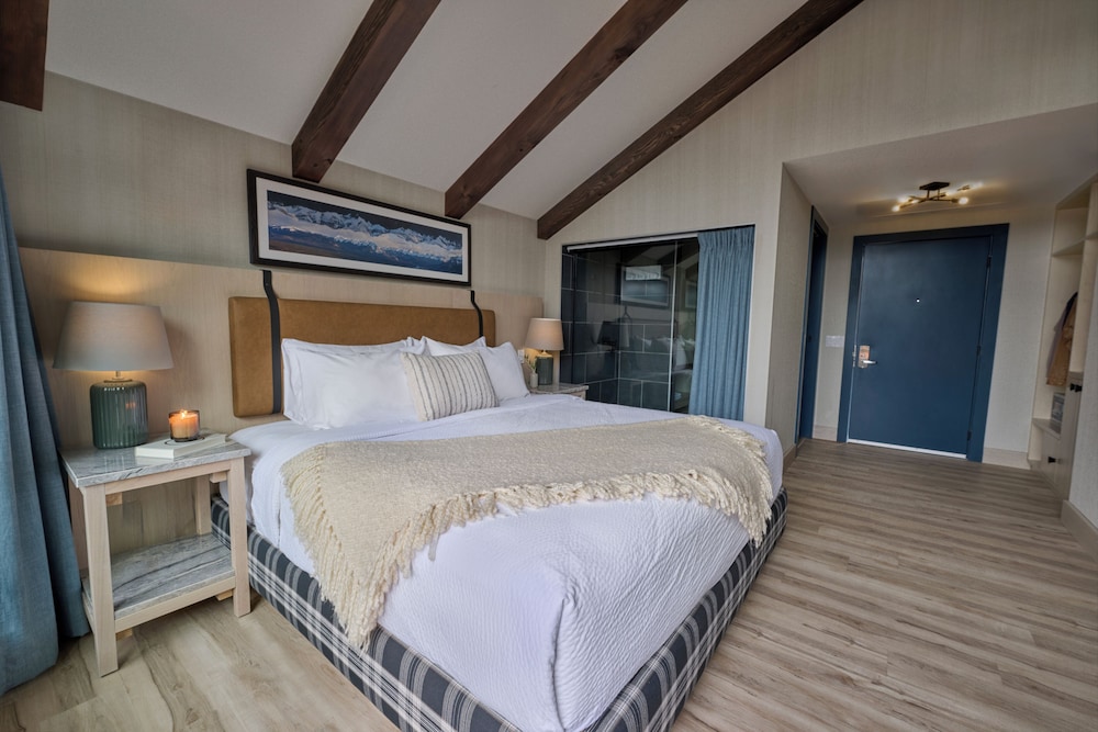 Pyramid Lake Resort 8/48