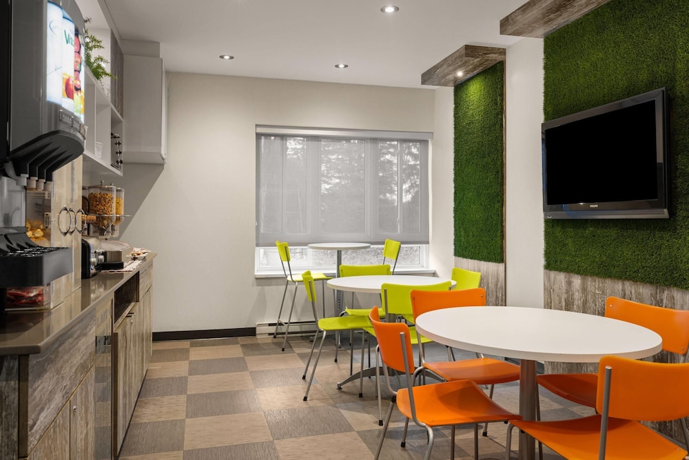 Ramada by Wyndham Laval 46/60
