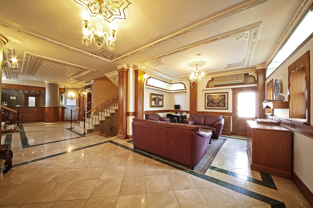 Triton Hotel 12/60