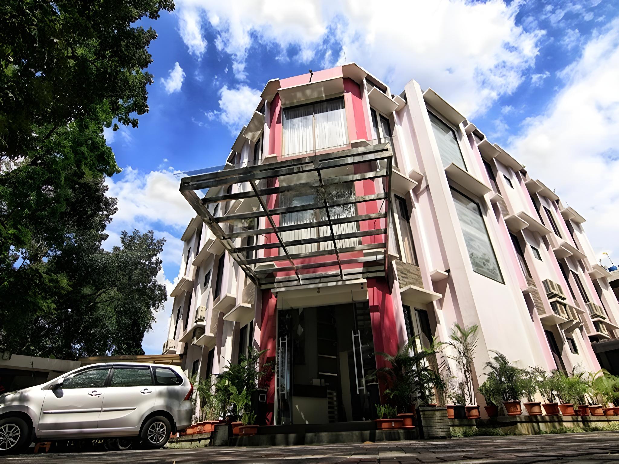 Latief Inn 7/33