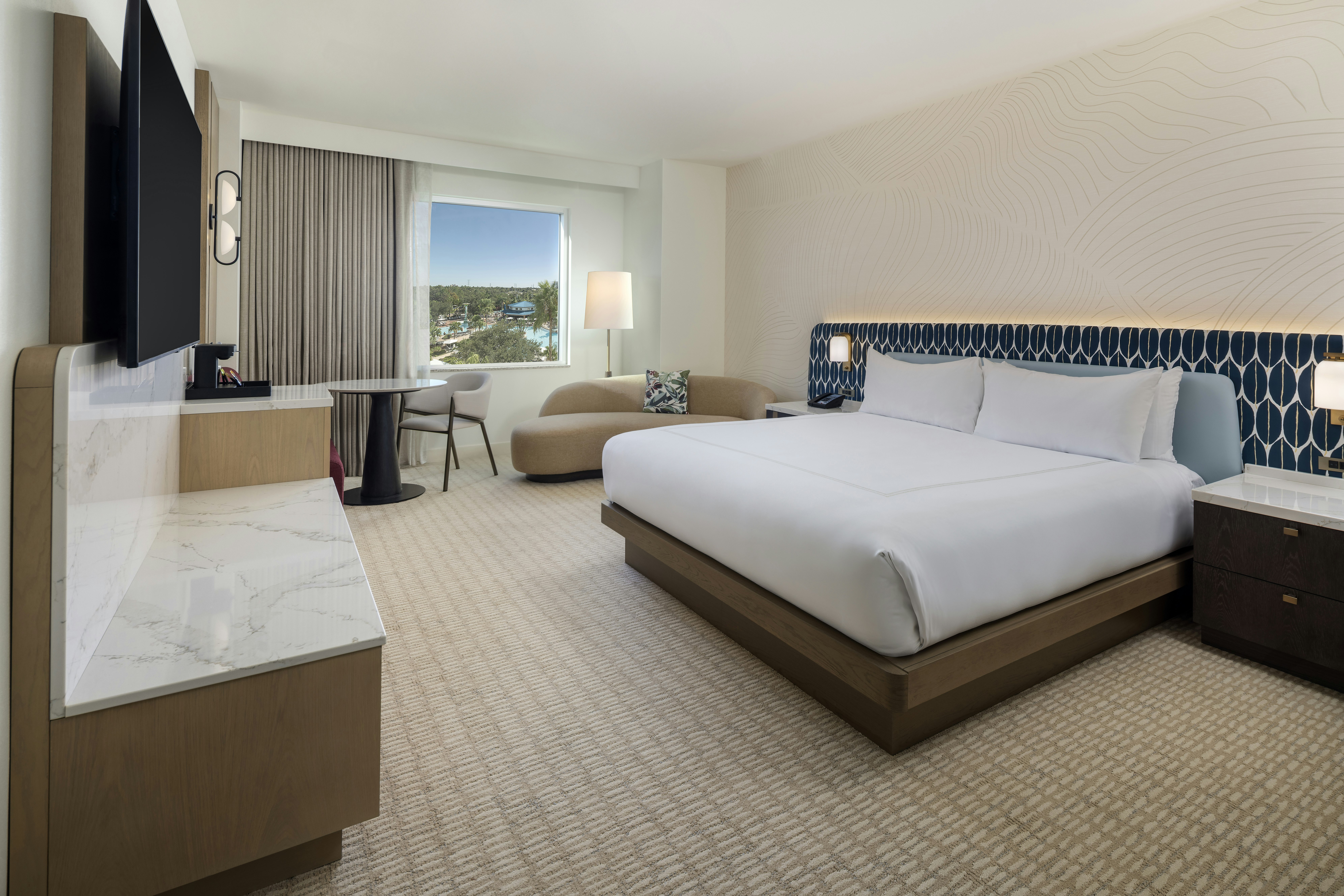 ROOM, KING BED, POOL VIEW