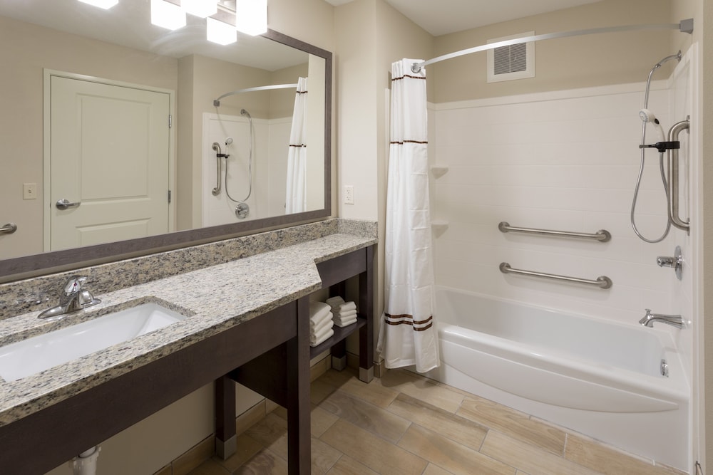 GrandStay Hotel & Suites Rock Valley 25/32