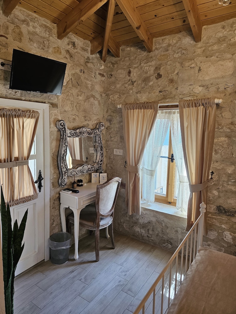 Kugu Urla Otel 25/50