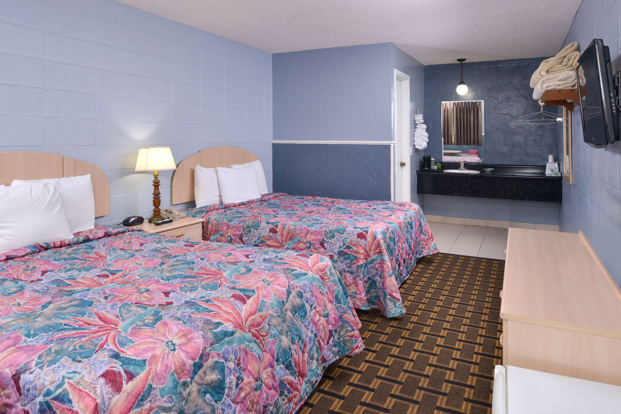 SUITE, 2 KING BEDS