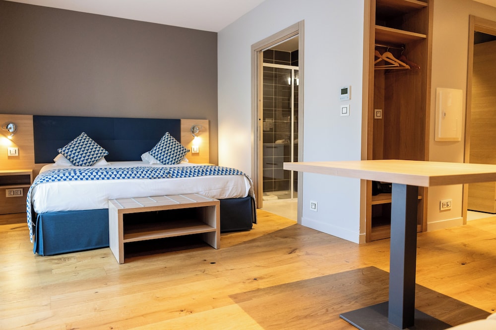 SUPERIOR, DOUBLE BED, COURTYARD VIEW