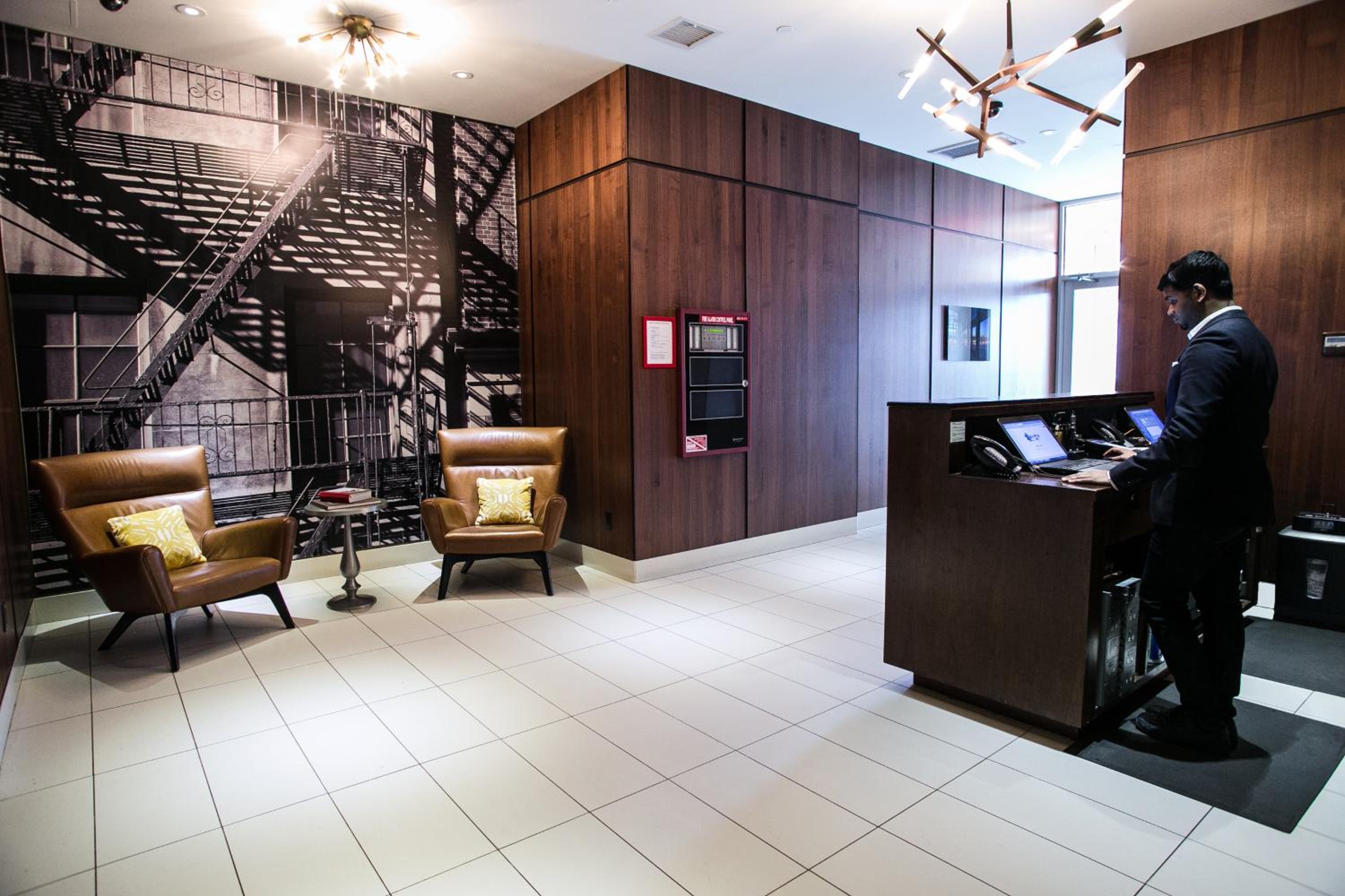 Leon Hotel 6/37