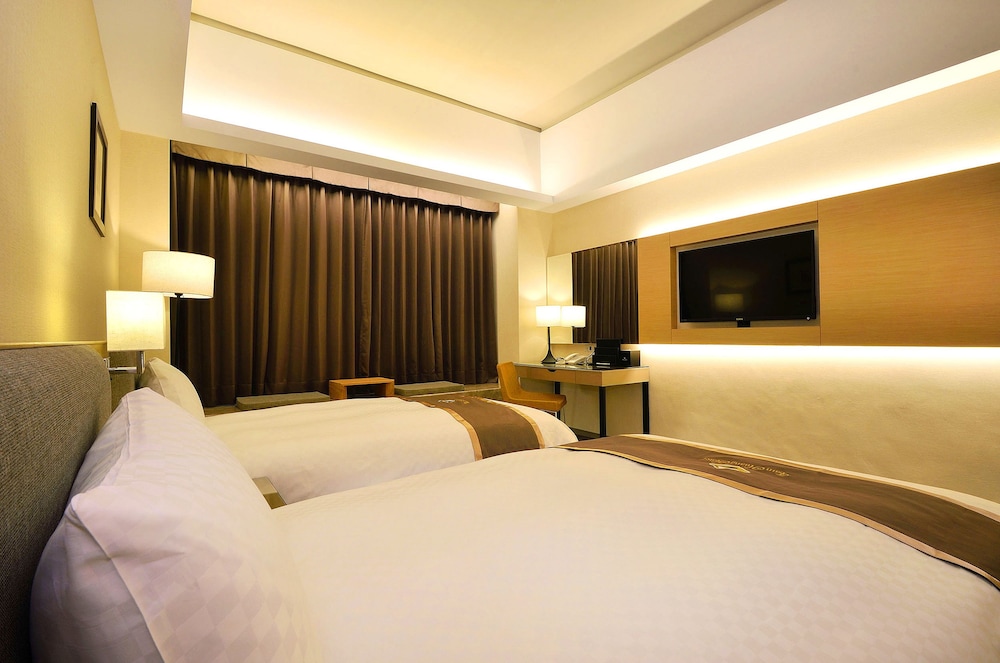 COZY, TWIN BEDS