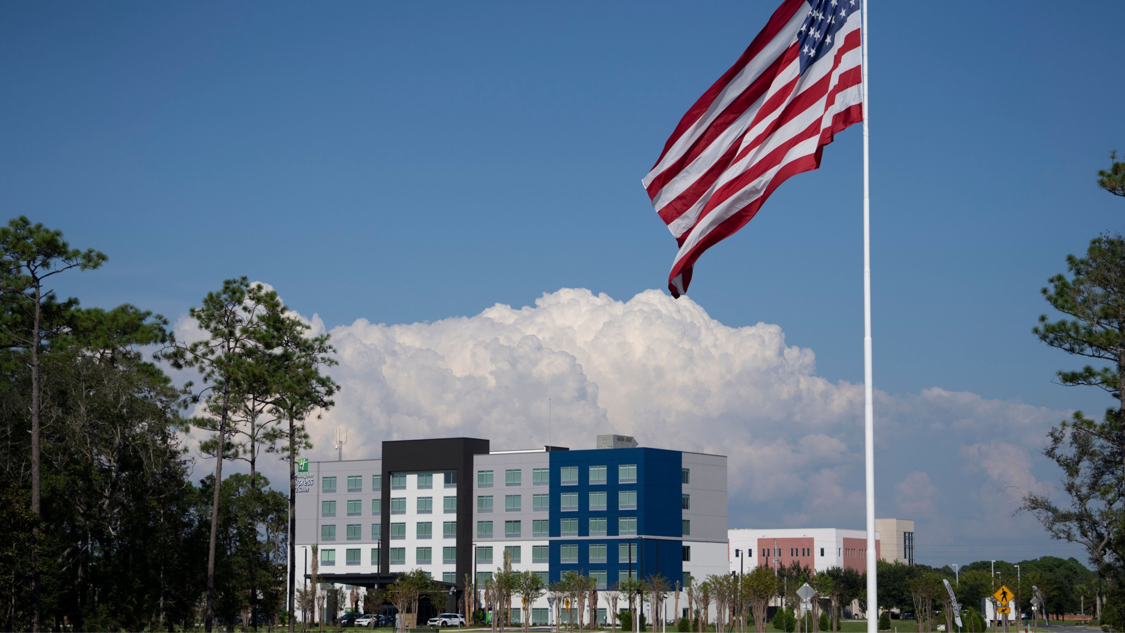 Holiday Inn Express & Suites Fort Walton Beach - Eglin Area, an IHG Hotel 8/50