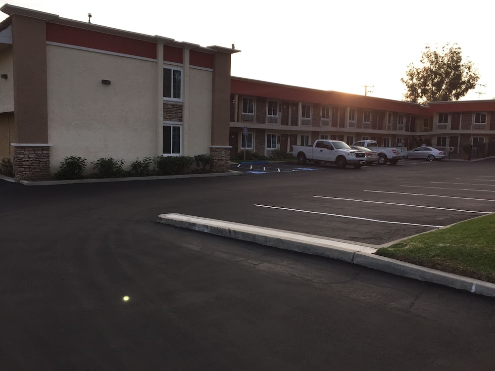 Ontario Inn & Suites 27/50