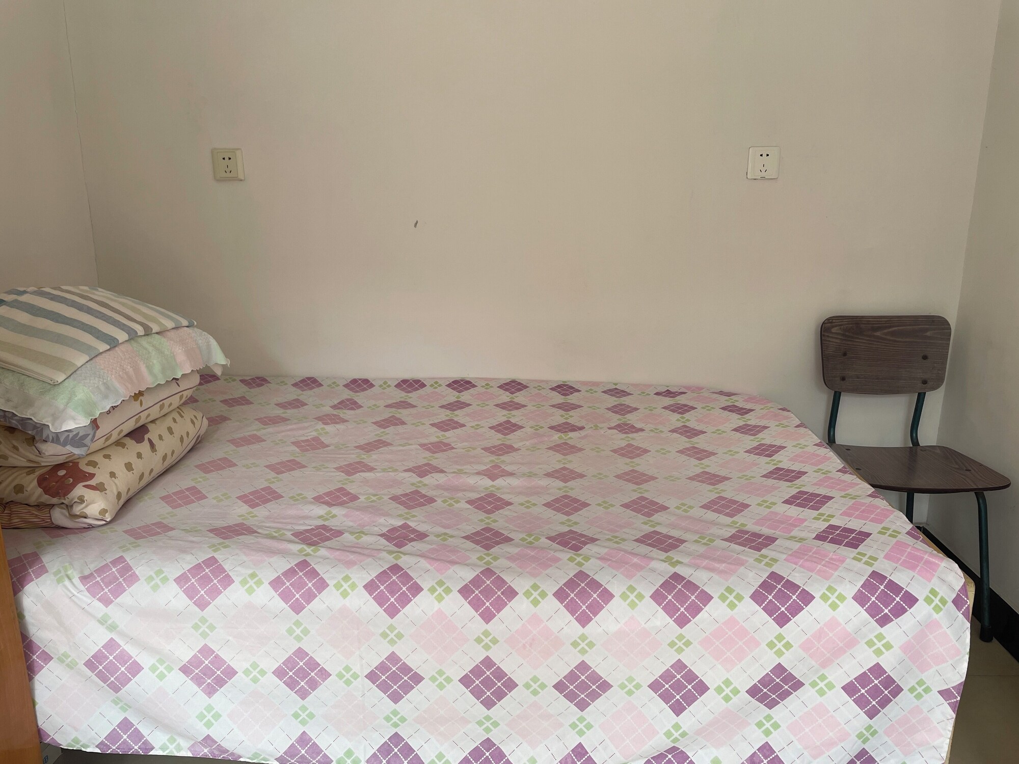 ROOM, SINGLE