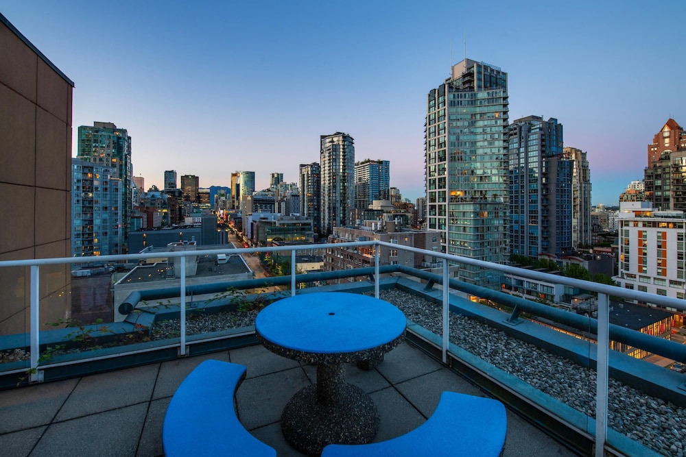 Grand Park Hotel & Suites Downtown Vancouver, Ascend Hotel Collection 59/63