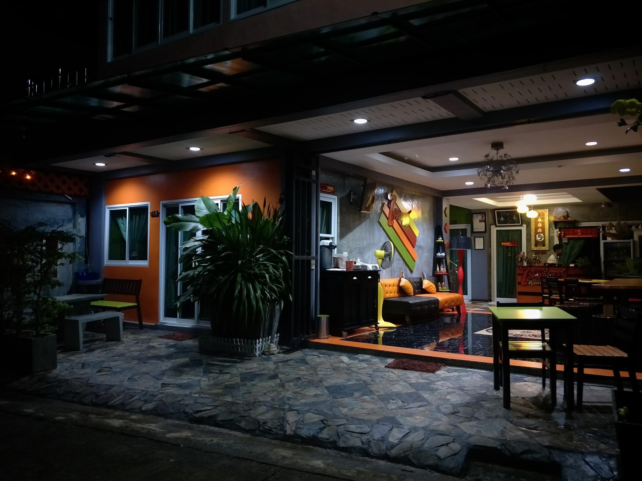 Raiwin Place 72/73