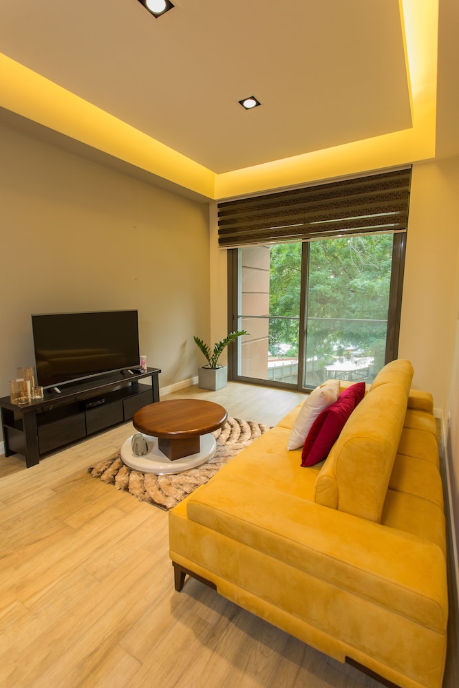 Accra Luxury Apartments Cantonments (Ex A-Lux Apartments) 49/80