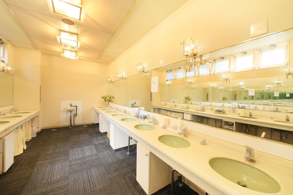 Ueno Station Hostel Oriental 1 48/50