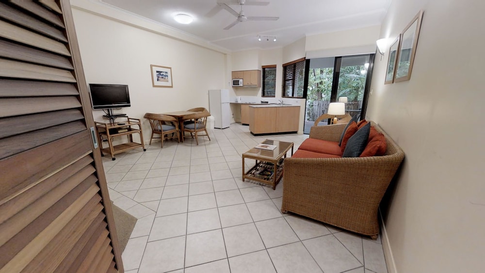 Silkari The Pavilions Port Douglas 39/65