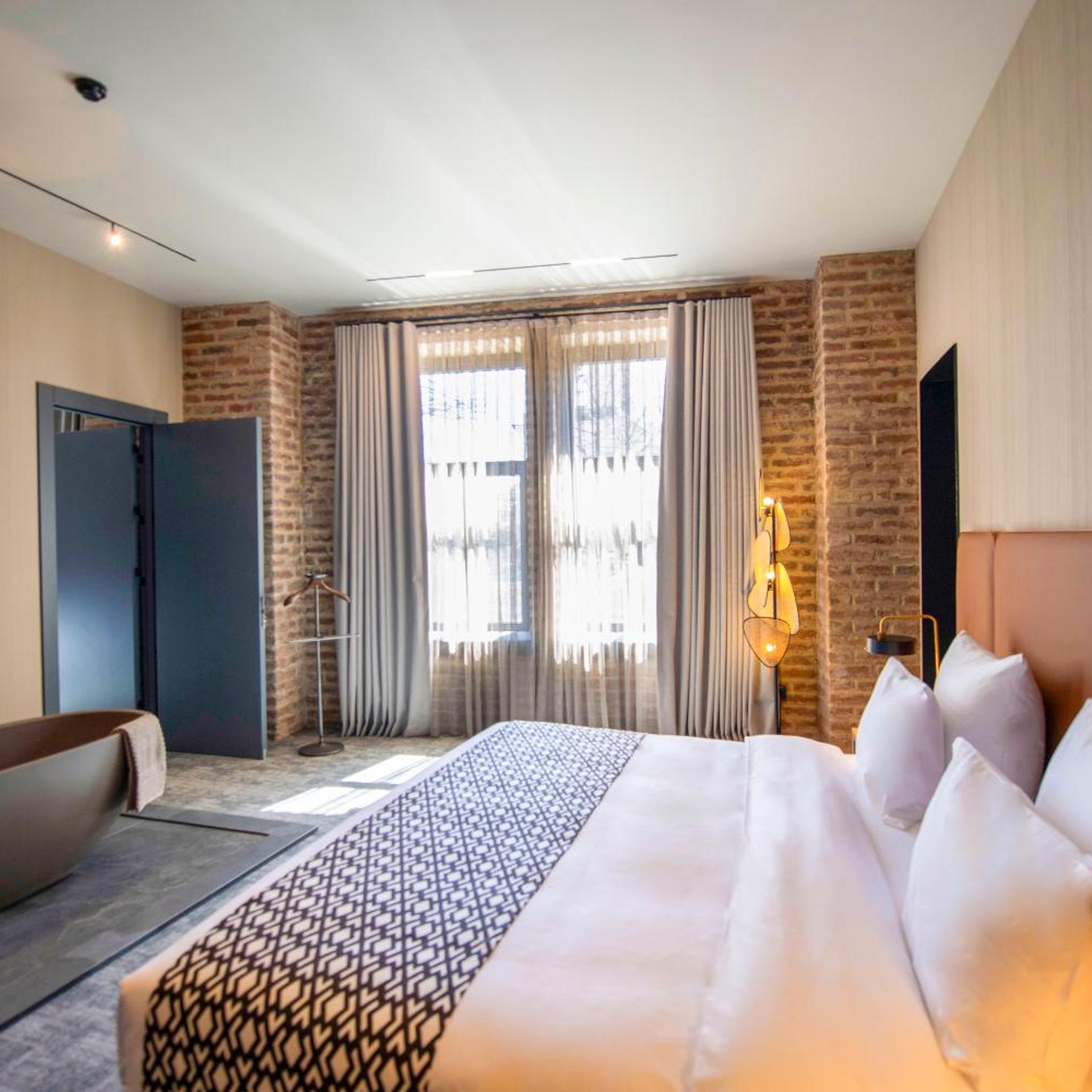 Qarvasla Hotel 24/68