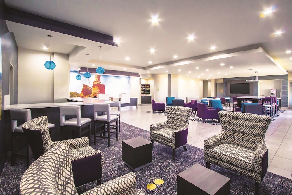 La Quinta Inn Suites By Wyndham Pampa 12/52