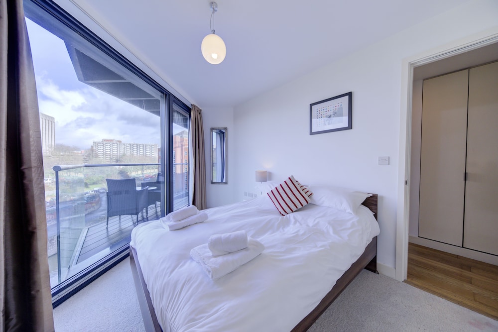 Cleyro Serviced Apartments - Finzels Reach 12/50