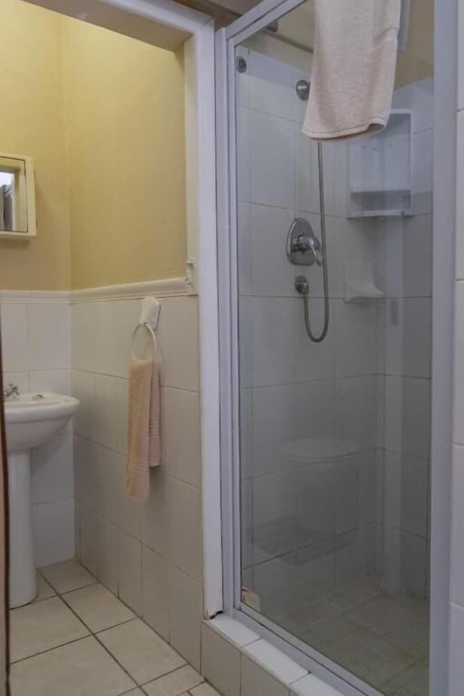 Bay Vista Guest House 48/50