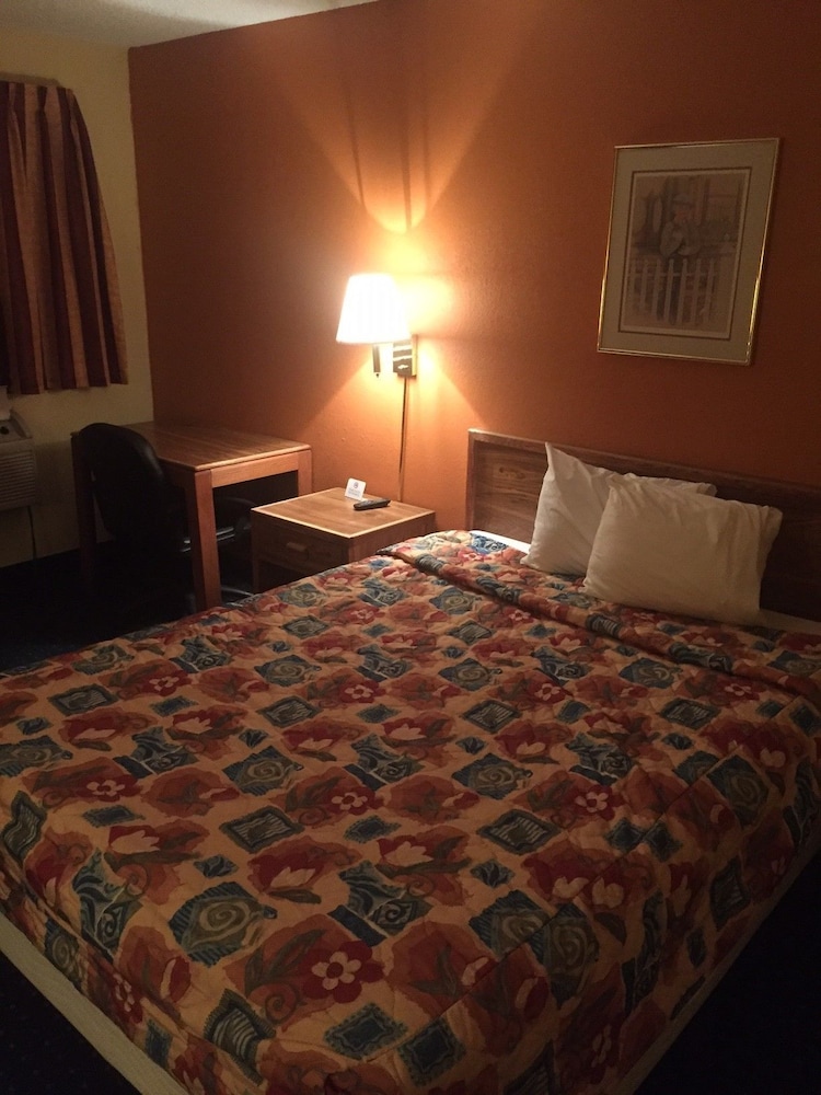 Standard, Queen Bed