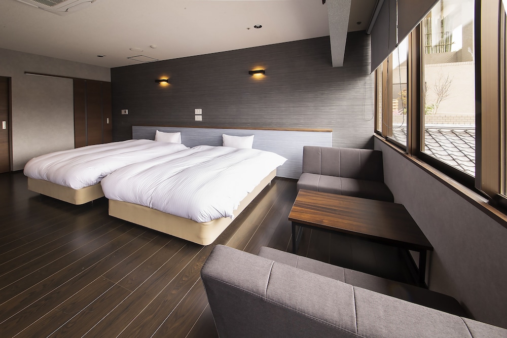 Room, Twin Beds, 3 Beds, City Side
