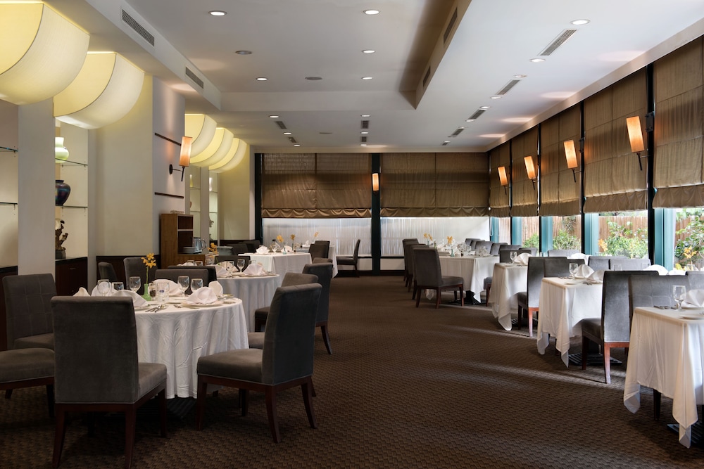 Lakeshore Hotel Metropolis I 39/52