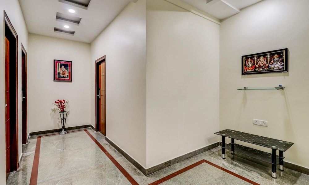 Oyo 11387 Hotel Kozy Rooms 18/22