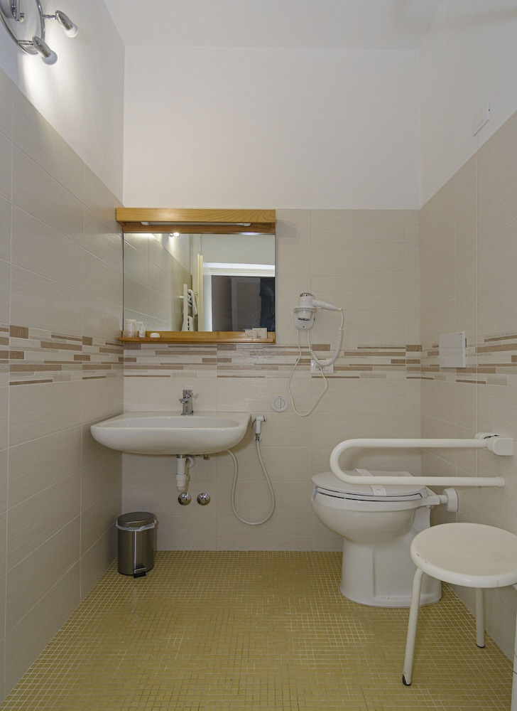Hotel La Pace 32/37