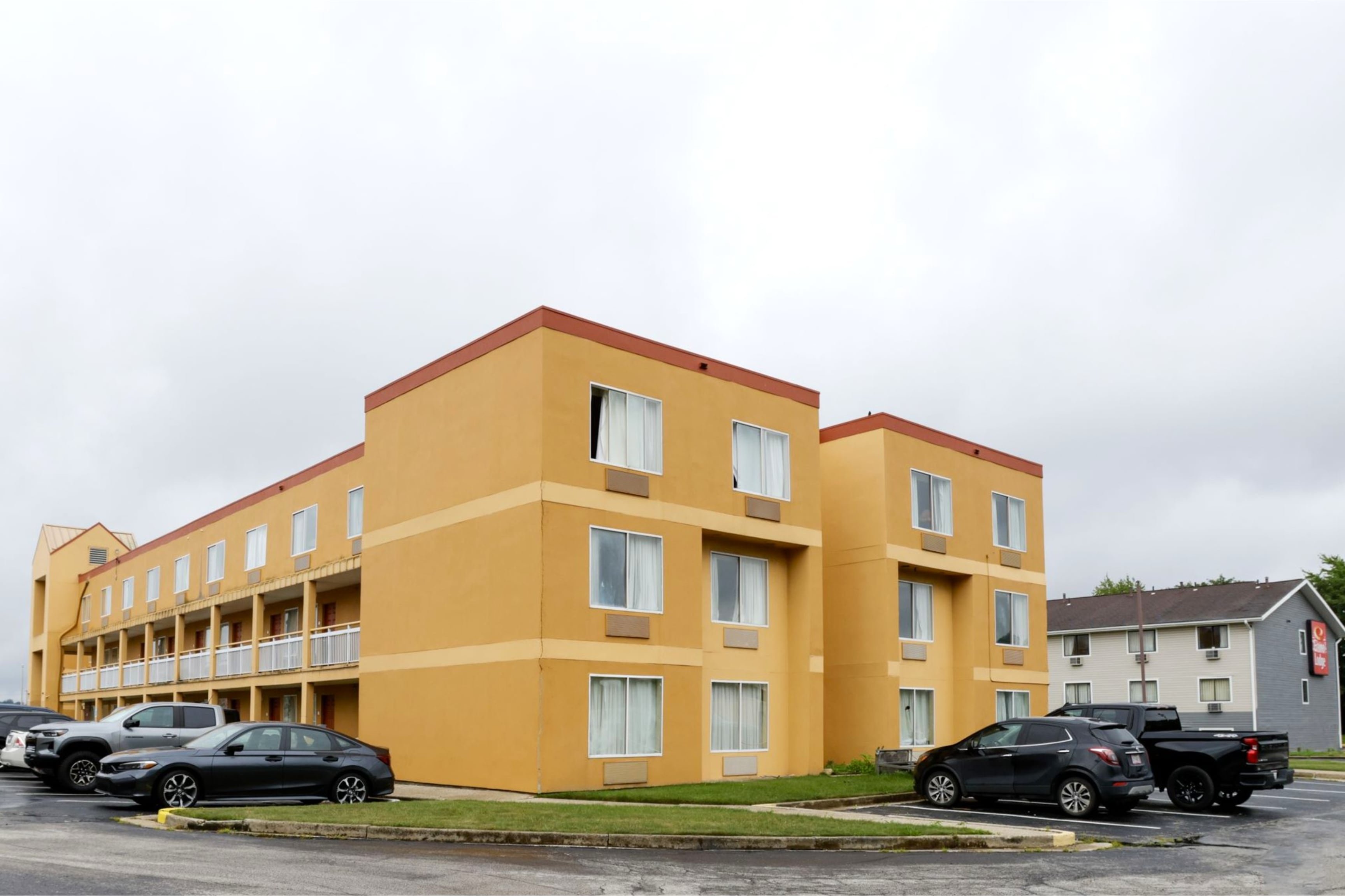 Copley Inn & Suites By OYO Akron OH in AKRON - OH