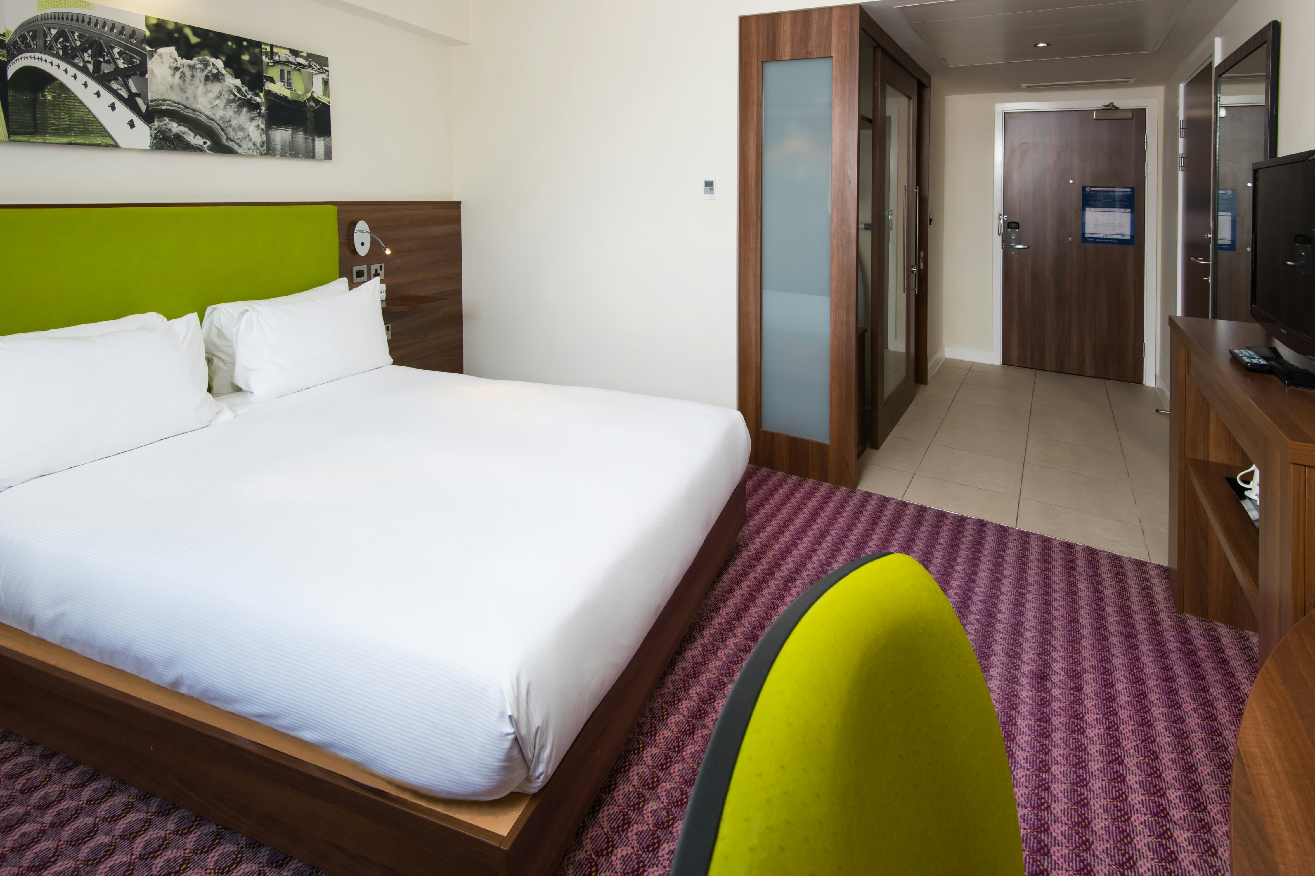 ROOM, QUEEN BED, ACCESSIBLE