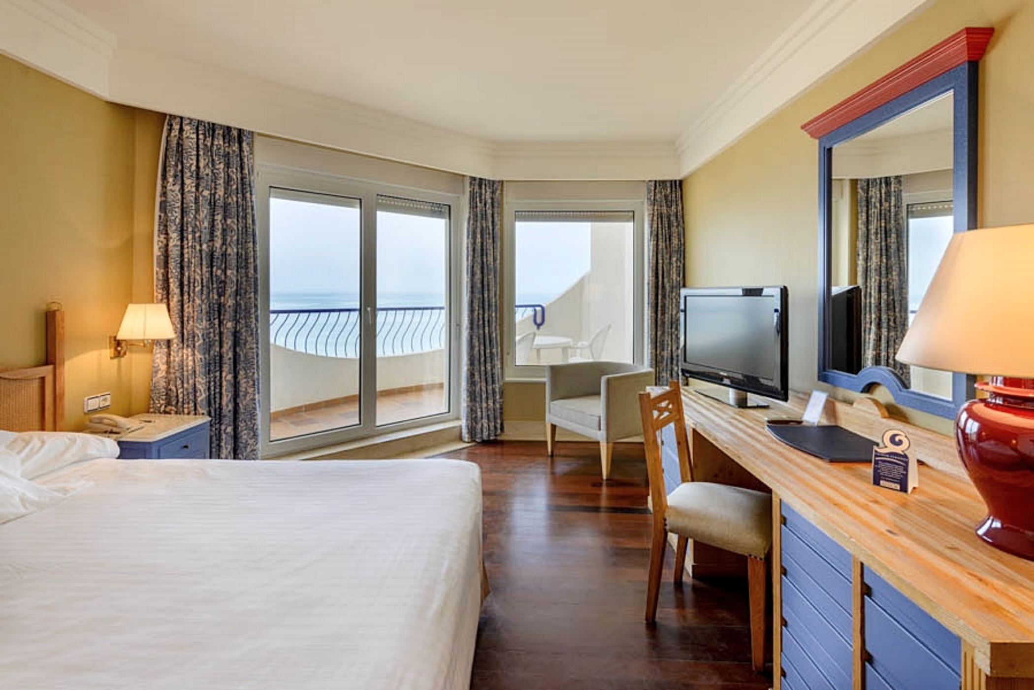 Room, Double or Twin Bed, Lateral Side Sea View