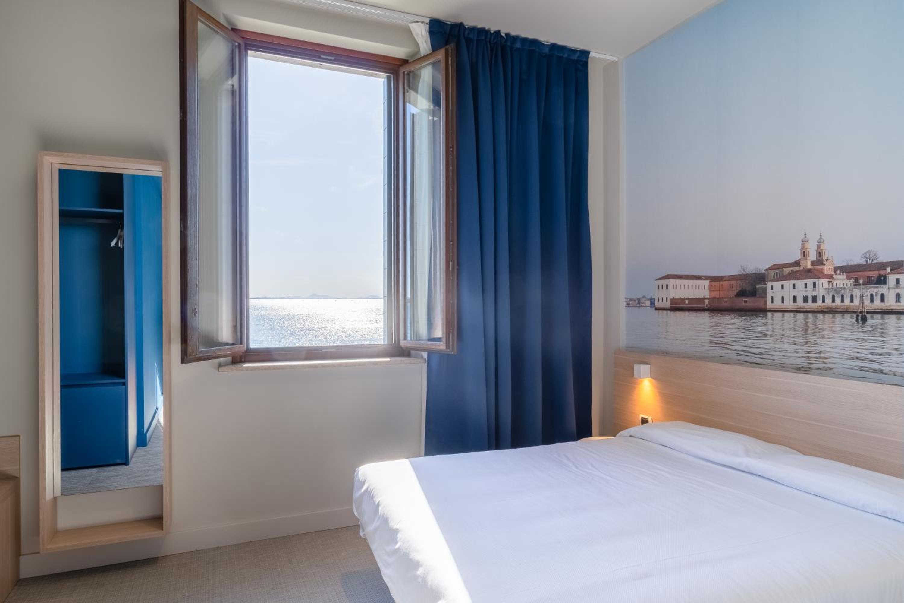 Room at Acropole Hotel, PARIS
