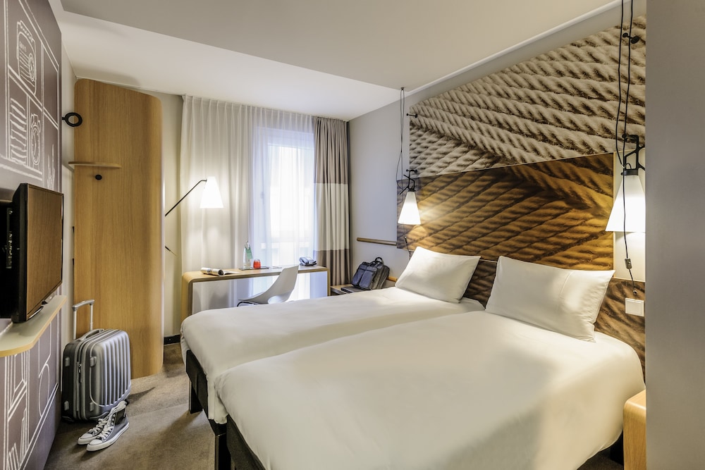 Ibis London Greenwich 24/73