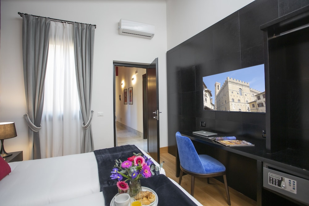 2 Bedrooms, Palazzo, Suite, 4 Beds, City View, Terrace