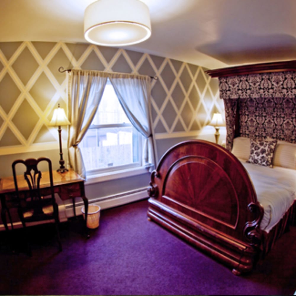 Queen Anne Bed And Breakfast 54/70
