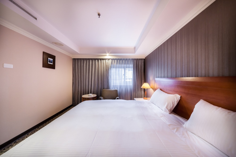 Ferrary Hotel 13/50