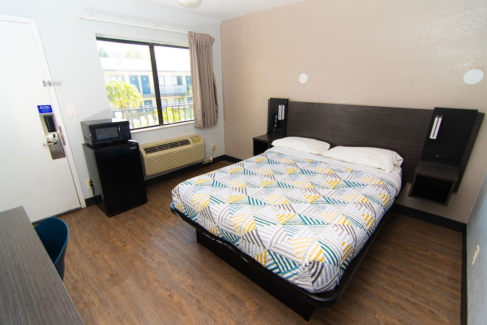 Motel6 Lantana/West Palm Beach, FL 21/60