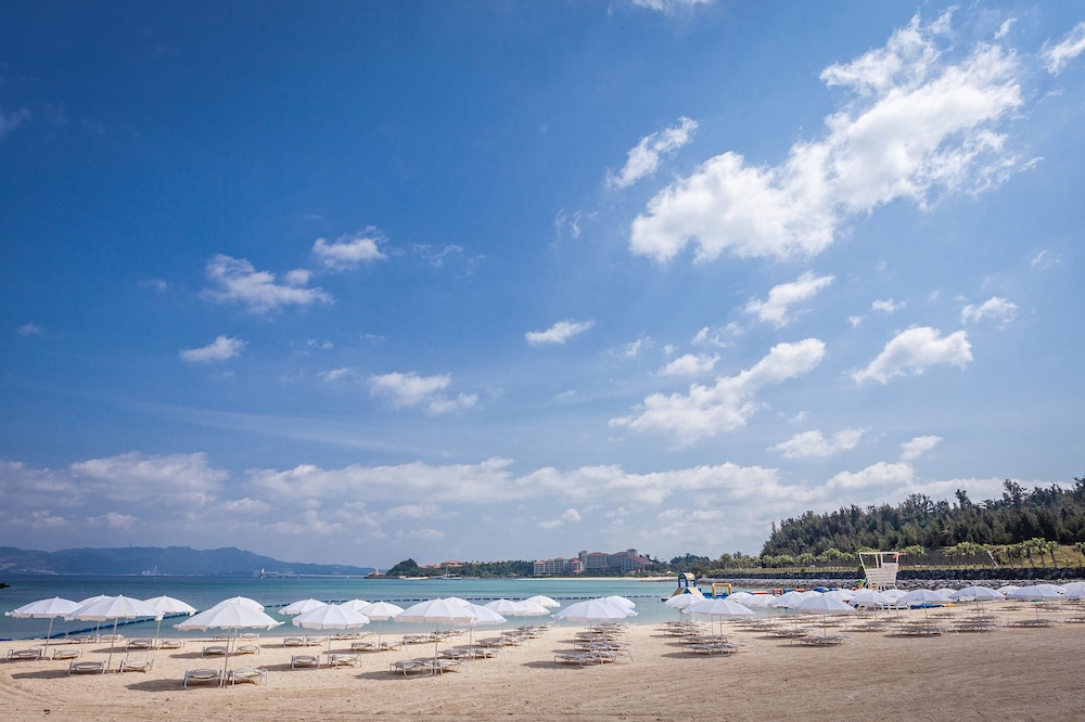 OKINAWA KARIYUSHI LCH.RESORT on The Beach 33/50