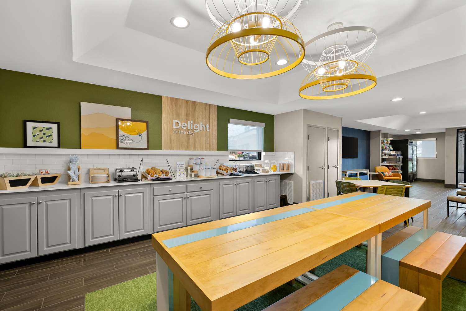 Spark by Hilton Tifton 13/21