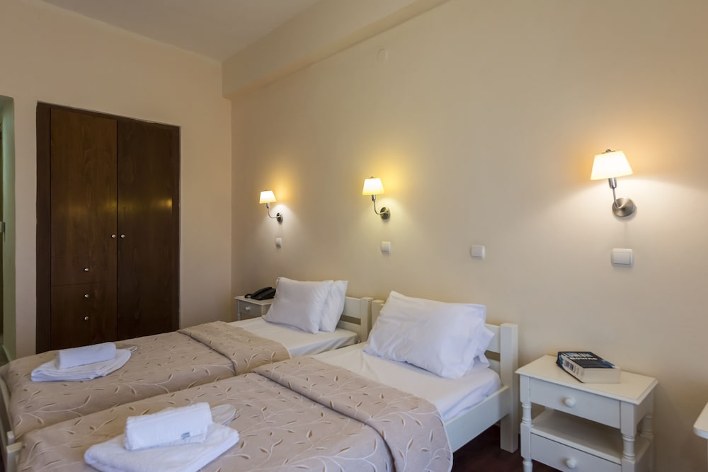 Akrogiali Hotel 31/75