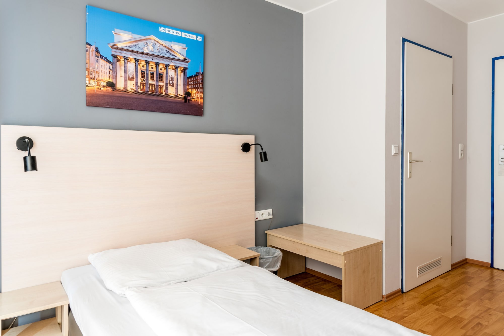 ROOM, SINGLE