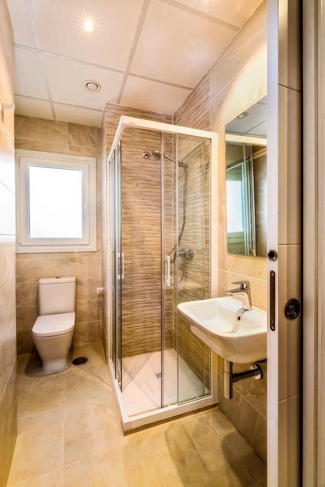 Hostel A2c - Adults Only 41/45